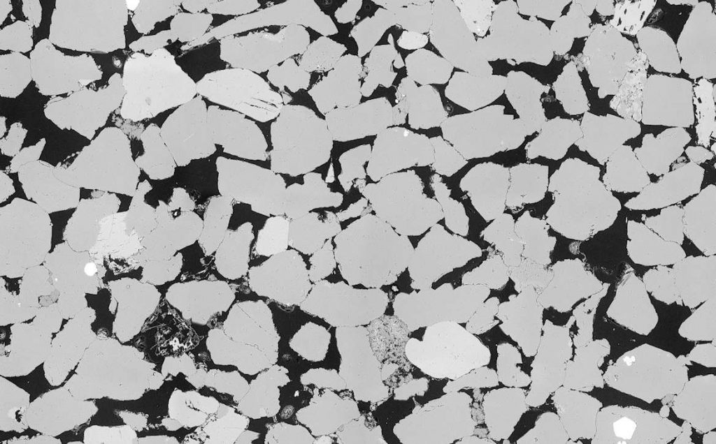 Backscatttered SEM image showing a porous sandstone.